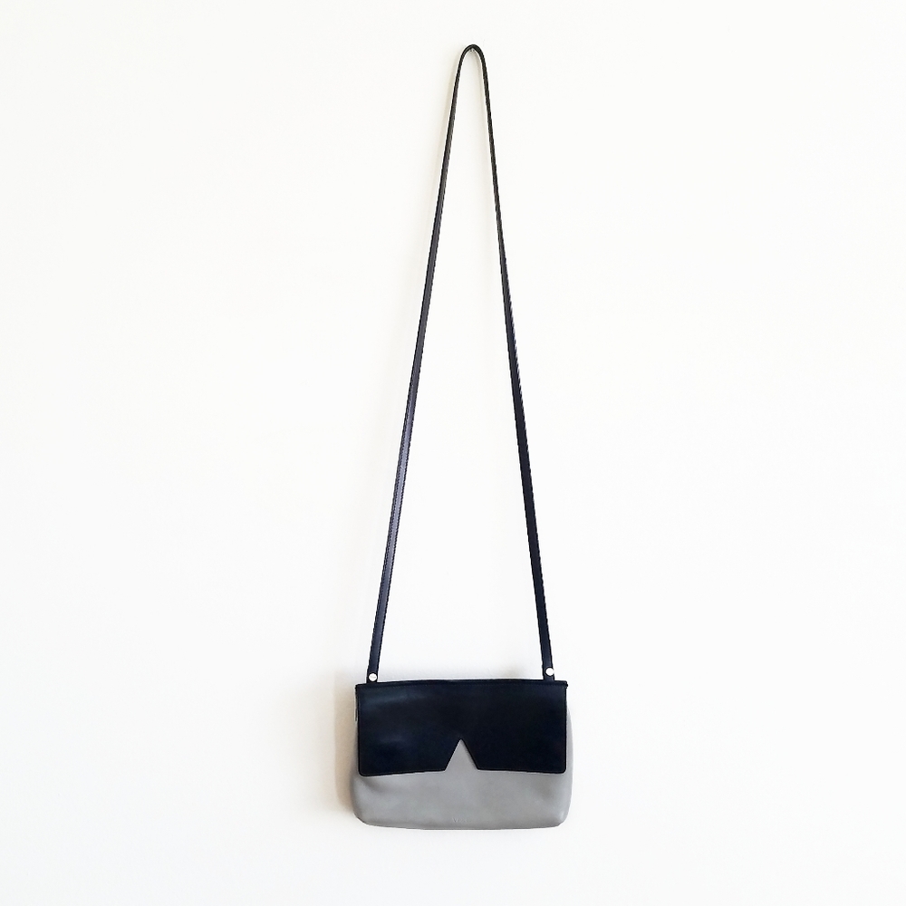 Vince Crossbody Leather V Notch Black Gray Bag - Picture 4 of 8